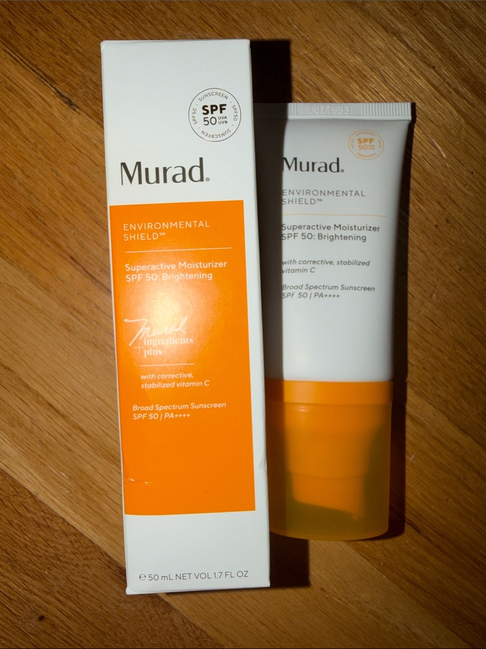 Murad Environmental Shield Superactive Moisturizer SPF 50 - White & Orange